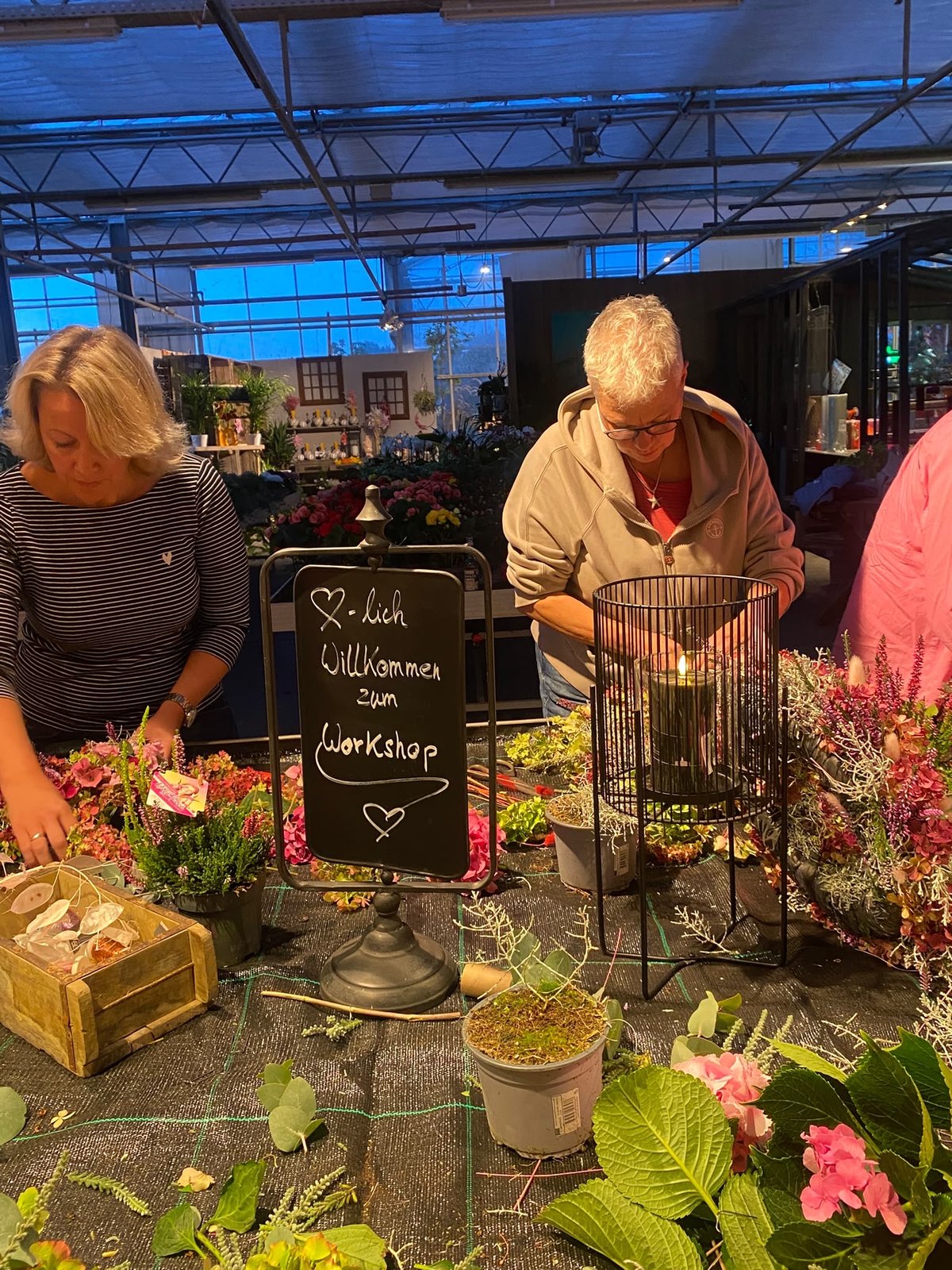 Herbstkranz-Workshop im Kampetershof, Stimmung im Hof